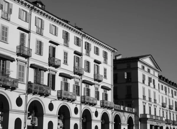 Náměstí Piazza Vittorio v Turíně, černé a bílé — Stock fotografie