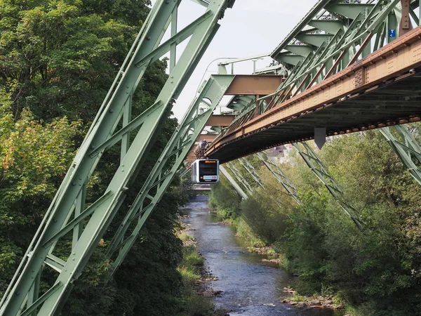 Wuppertaler Schwebebahn (Wuppertal Suspension Railway)) — Zdjęcie stockowe