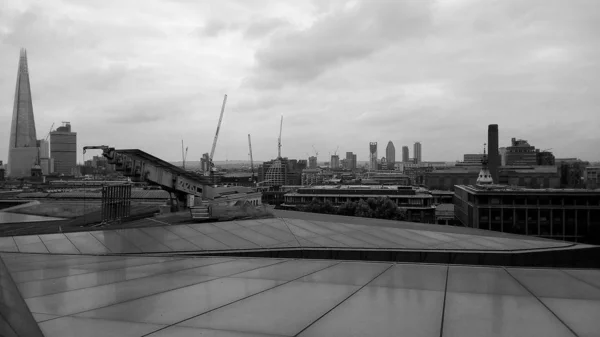 Vista del horizonte de Londres, en blanco y negro — Foto de Stock