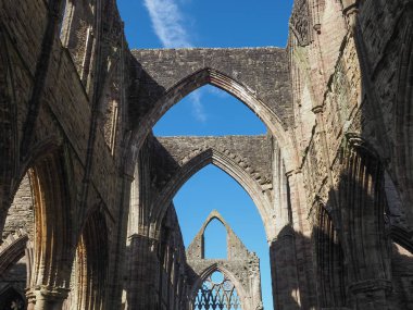 Tintern Manastırı (Abaty Tyndyrn) Tintern içinde