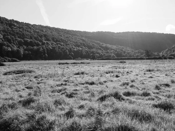 Platteland in Tintern, zwart-wit — Stockfoto
