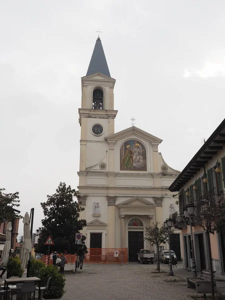 圣彼得罗温 （St 彼得在链） 教会在 Settimo Tor — 图库照片