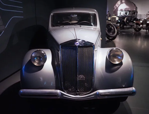 Vintage Lancia Aprilia 1948 carro no museu do carro de Turim em Turim — Fotografia de Stock