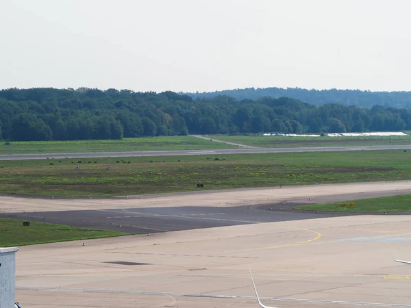 Pista del aeropuerto de Koeln Bonn — Foto de Stock