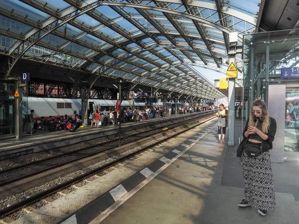 Hauptbahnhof (Центральный вокзал) в Koeln — стоковое фото