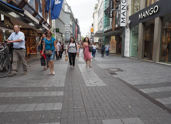 Hohe straße in köln — Stockfoto