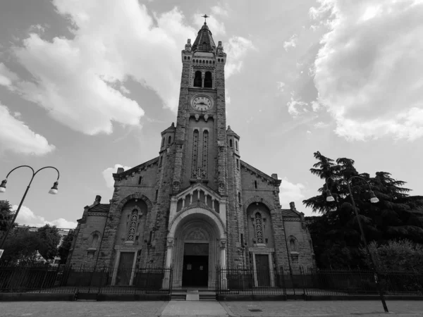 Igreja de Santa Rita da Cascia em Turim, preto e branco — Fotografia de Stock