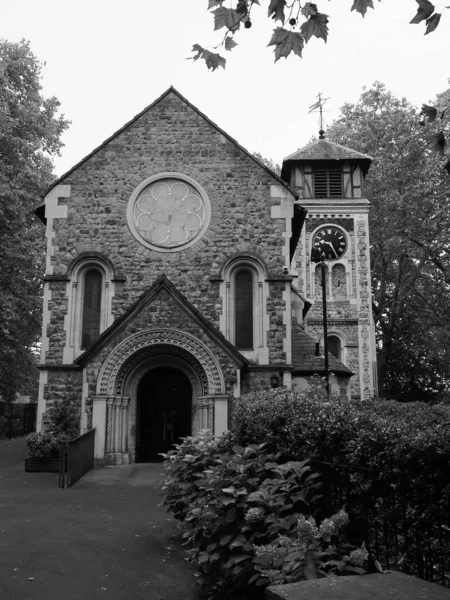 St pancras alte Kirche in london, schwarz und weiß — Stockfoto