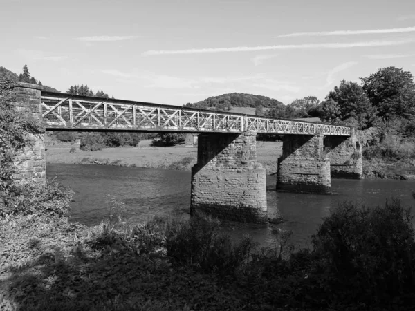 Rio Wye em Tintern, preto e branco — Fotografia de Stock