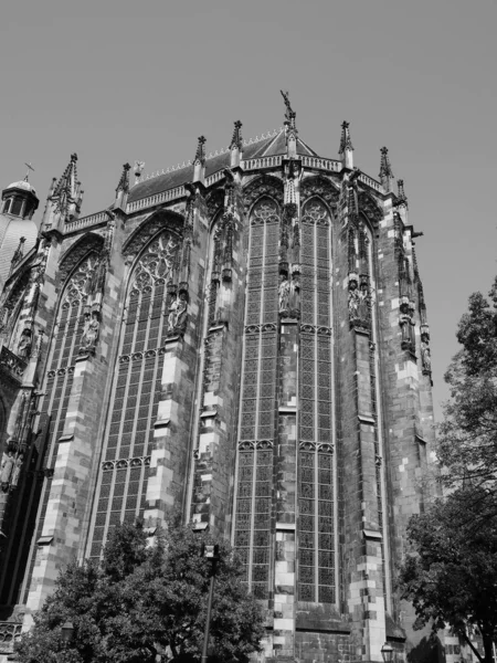 Aachener dom in aachen, schwarz-weiß — Stockfoto