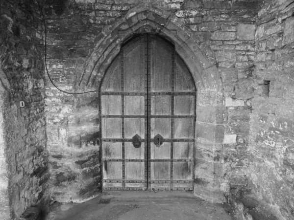 Tintern Abbey (Abaty Tyndyrn) in Tintern, black and white — Stock Photo, Image
