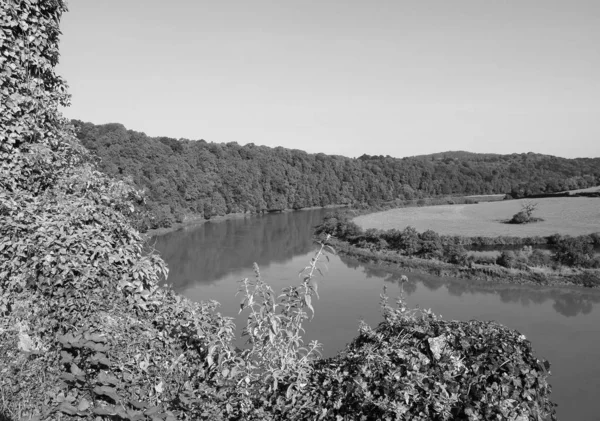 Chepstow 'daki River Wye, siyah beyaz — Stok fotoğraf