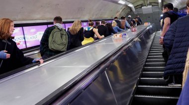 Oxford circus Metro İstasyonu'na Londra'da