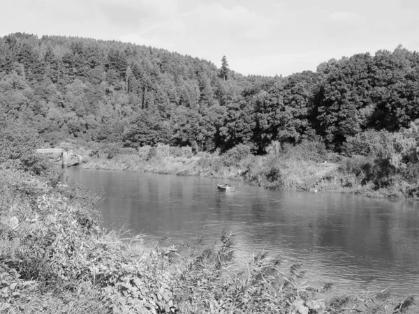 Rio Wye em Tintern, preto e branco — Fotografia de Stock