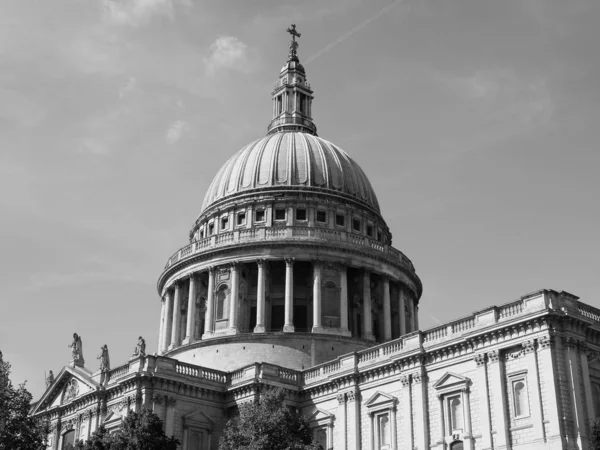 Catedral de San Pablo en Londres, blanco y negro — Foto de Stock