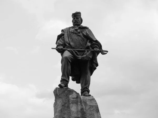 Garibaldi emlékmű Torinóban, fekete-fehér — Stock Fotó