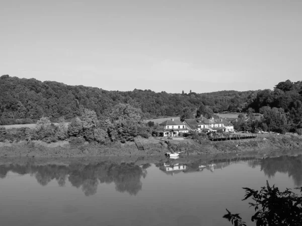 River Wye in Chepstow, black and white — ストック写真