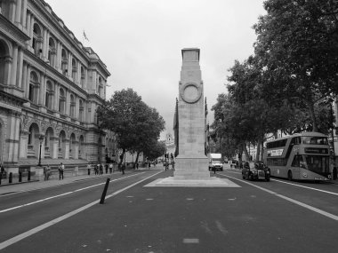Londra 'da savaş anıtı, siyah beyaz.