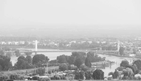 Ponte Muehlheimer Bruecke em Koeln, preto e branco — Fotografia de Stock