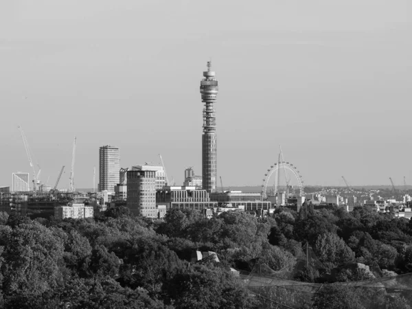 Primrose Hill in London, black and white — Stock Photo, Image