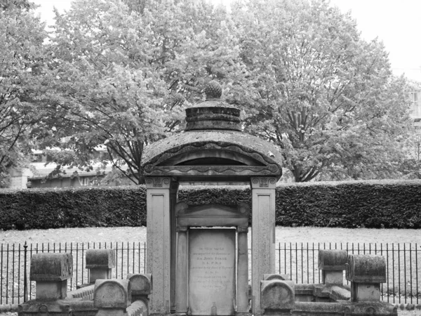 Soane Mausoleum v Londýně, černobílé — Stock fotografie