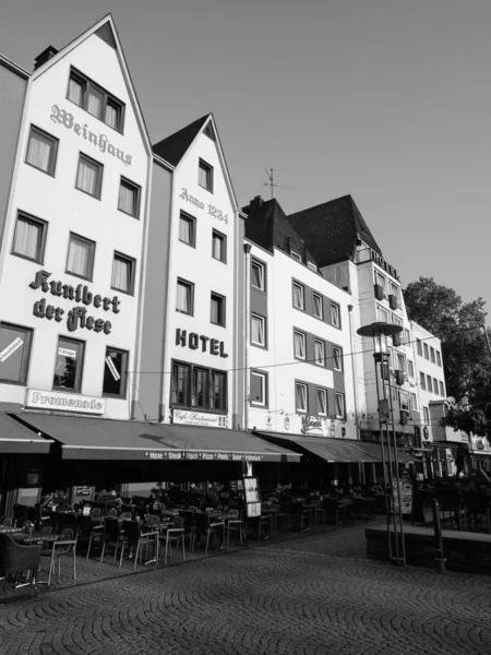 Altstadt in köln, schwarz-weiß — Stockfoto