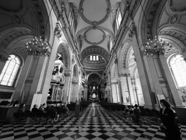 Cathédrale Saint-Paul de Londres, noir et blanc — Photo