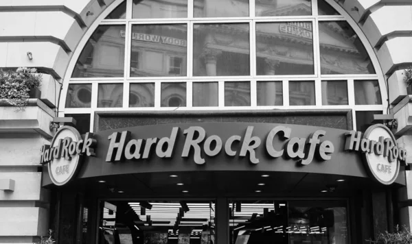 Hard Rock Cafe in London, black and white — Stock Photo, Image