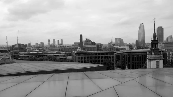 ロンドンのスカイラインビュー、黒と白 — ストック写真