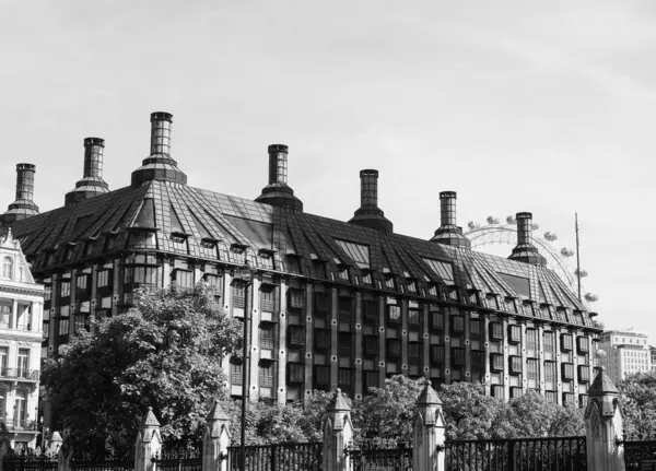 ロンドンのポルトクリスハウス,黒と白 — ストック写真