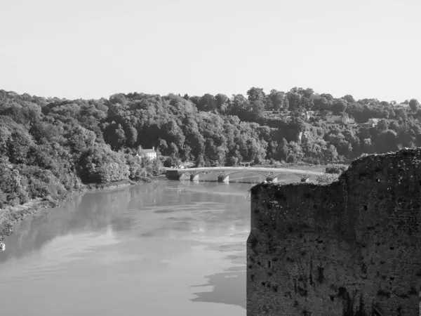Chepstow 'daki River Wye, siyah beyaz — Stok fotoğraf