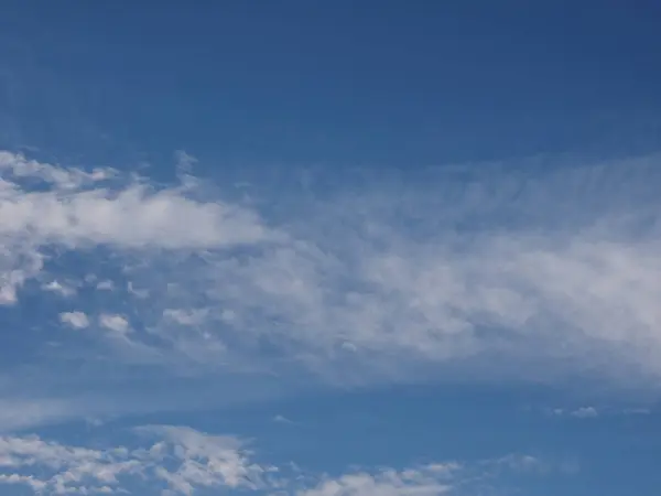 Blå himmel bakgrund — Stockfoto