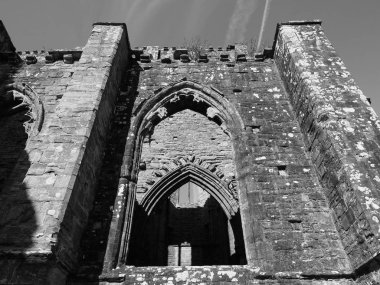 Tintern Abbey (Abaty Tyndyrn) in Tintern, siyah beyaz