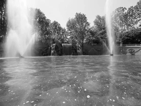 Fontana dei mesi a Torino, in bianco e nero — Foto Stock