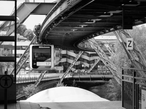 Wuppertaler Schwebebahn (Wuppertal Askılık Demiryolu), siyah — Stok fotoğraf