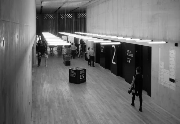 Tate Modern en Londres, blanco y negro — Foto de Stock