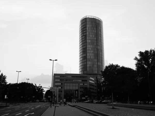 Koelntriangle skyscraper in Koeln, black and white — Stock Photo, Image