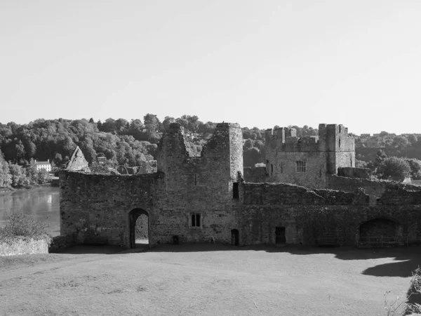 Castillo de Chepstow ruinas en Chepstow, blanco y negro — Foto de Stock