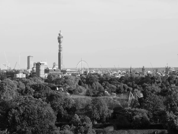 Primrose Hill in London, black and white — Stock Photo, Image