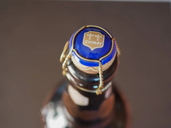 Chimay - Dezember 2019: chimay unterschreibt auf Bierflasche — Stockfoto