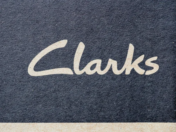 London - Dezember 2019: clarks sign — Stockfoto