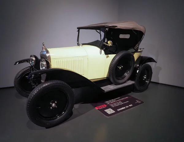 Oldtimer citroen c3 5cv car im turin car museum in turin — Stockfoto