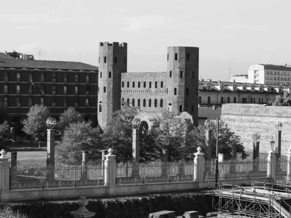 Porta Palatina a Torino, in bianco e nero — Foto Stock