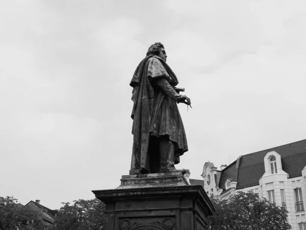 Beethoven Denkmal (1845) in Bonn, zwart-wit — Stockfoto