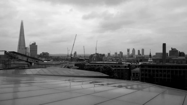 Vista del horizonte de Londres, en blanco y negro — Foto de Stock