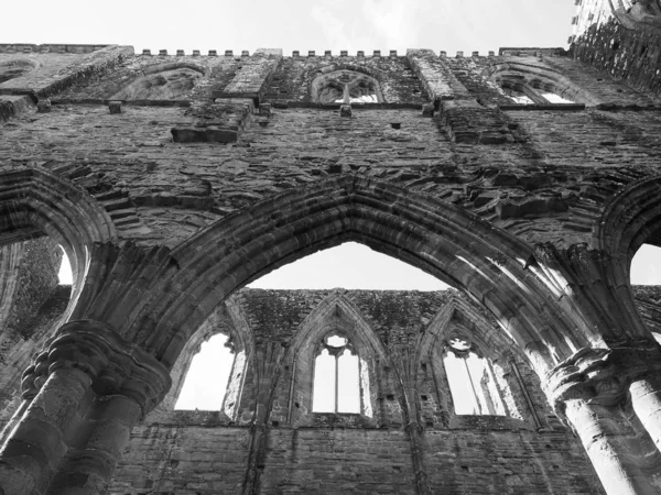 Abadía de Tintern (Abaty Tyndyrn) en Tintern, blanco y negro —  Fotos de Stock