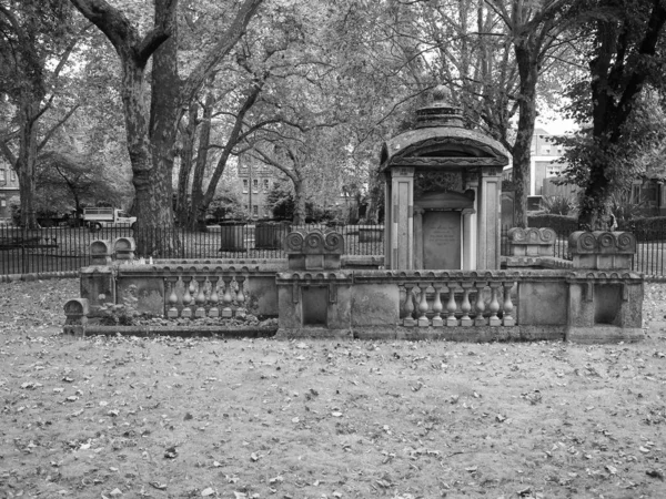 Soane Mausoleum v Londýně, černobílé — Stock fotografie