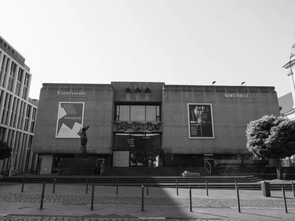 Kunsthalle v Duesseldorfu, černobílá — Stock fotografie