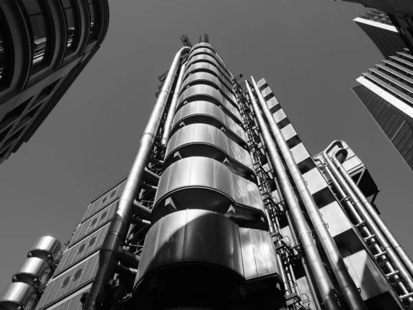 Κτίριο Lloyds στο Λονδίνο, μαύρο και άσπρο — Φωτογραφία Αρχείου