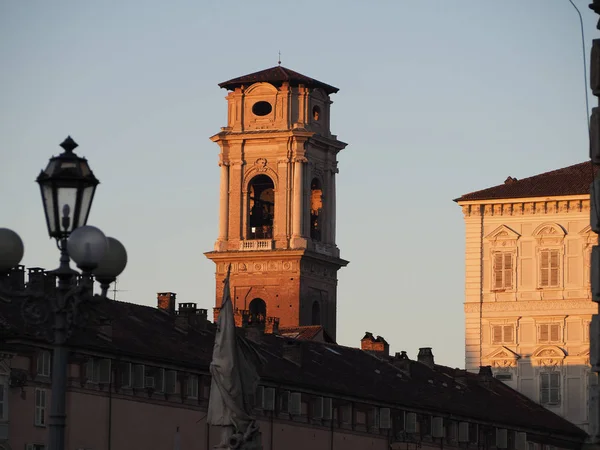 Catedral de Turim campanário ao pôr-do-sol — Fotografia de Stock